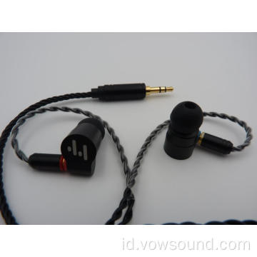 Amature Seimbang Hibrida dengan Earphone In-Ear Dinamis